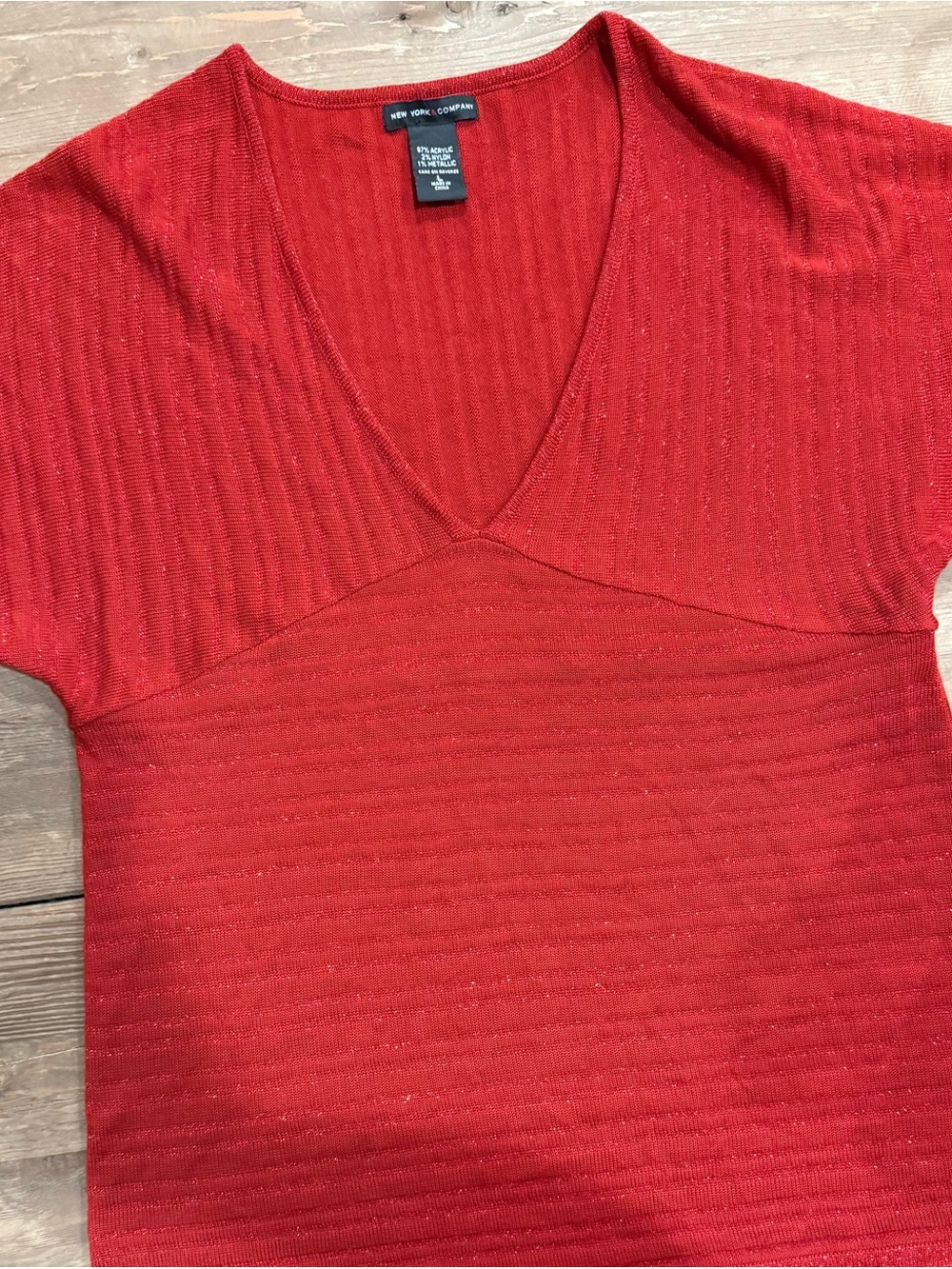 New York & Company Vibrant Metallic Red V-Neck Short Sleeve Knit Top
